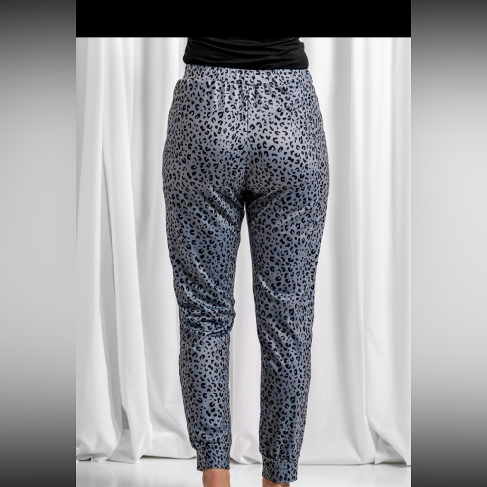 Gray leopard joggers - Picture 4 of 5